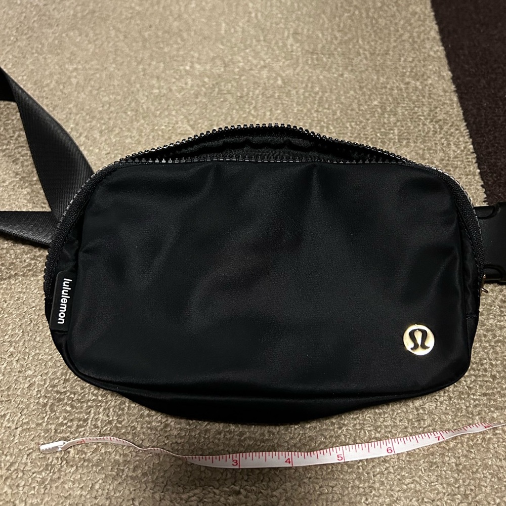 Lululemon everywhere belt bag 1l